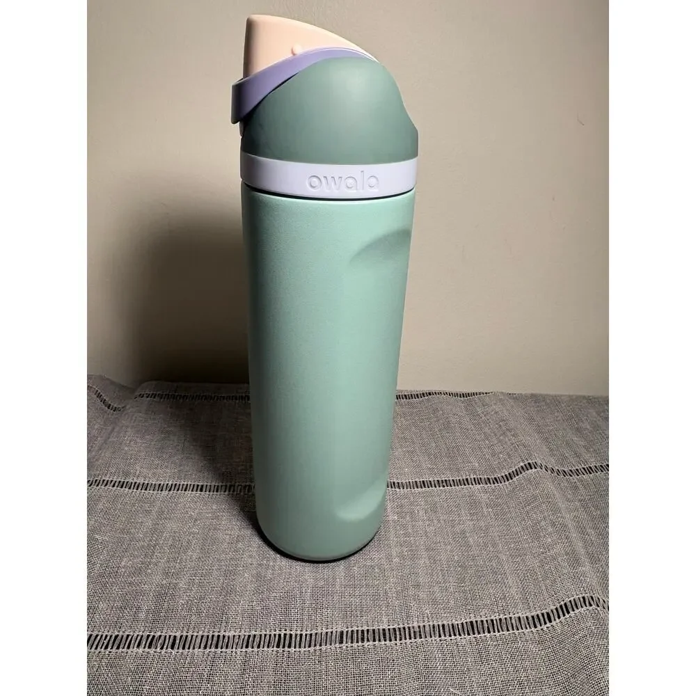 Green FreeSip Owala 24oz water bottles